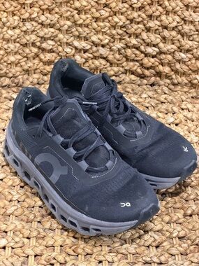On Running Women’s Black/Grey Cloudmonster Running Sneakers Size 7.5